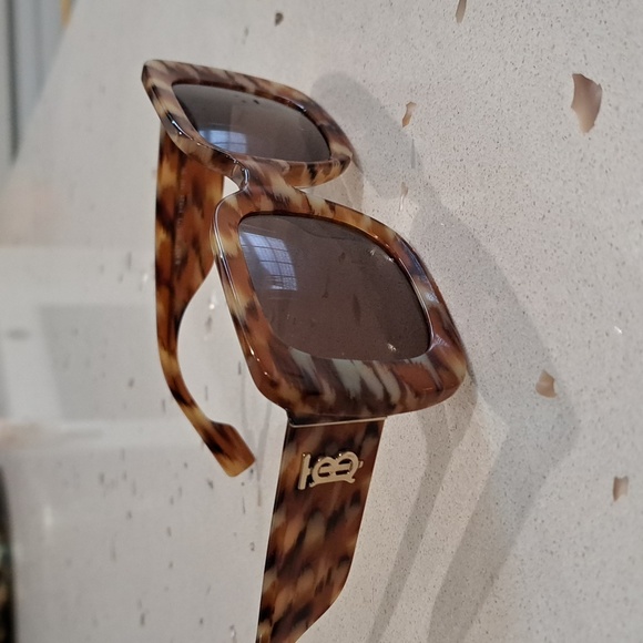 NWT Burberry Sunglasses - Picture 1 of 8
